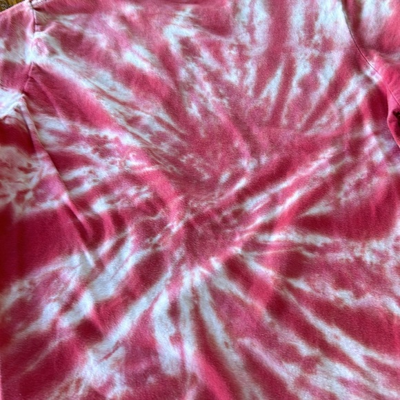 Buc-ees Beavers red tie dye tee shirt. Youth Large. Good condition. - Picture 5 of 6
